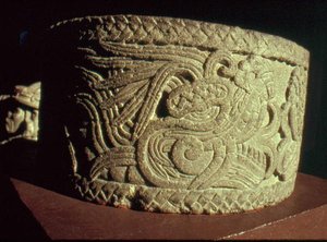 Urna höyhenkäärmeellä tekijältä Aztec