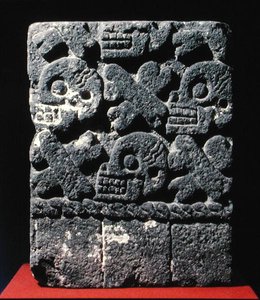 Tzompantli, myöhäinen klassisen jälkeinen aika (1300-1521) (kivi) tekijältä Aztec Aztec