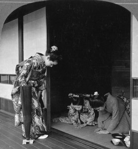 Kolme japanilaista naista, Japani, 1905.