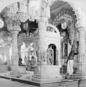 Babulnathin temppelin sisustus, Bombay, Intia, 1901.