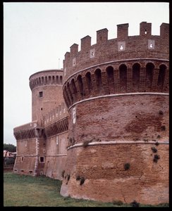 Keskiaikainen taide: näkymä paavi Julius II:n (Giulio) linnasta, jonka on toteuttanut arkkitehti Baccio Pontelli (n. 1450-1494), Gregoriopoli tekijältä Baccio Pontelli