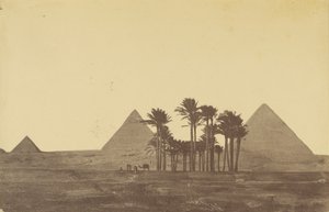Pyramidit.