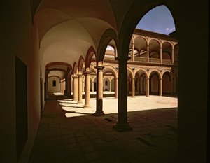 Näkymä Bartolome Bustamanten (n.1499-1570) suunnitteleman sairaalan sisäpihojen galleriaan (kuva). tekijältä Bartolome de Bustamante