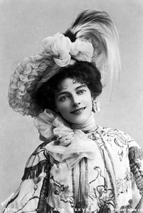 Ada Reeve 1873-1966, englantilainen näyttelijä, 1903.