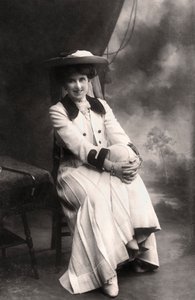Decima Moore 1871-1964, englantilainen näyttelijä, 1907. tekijältä Bassano Studio