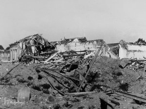Sermiden pommitukset: rakennukset vaurioituivat toisen maailmansodan aikana tekijältä Bayard and Bertall