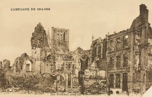 Hotel de Ville pommituksen jälkeen, Ypres, 1915