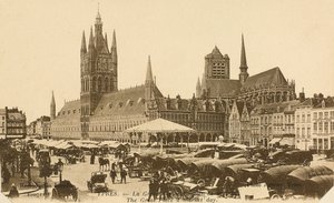 Grand Place markkinapäivänä, Ypres, Belgia