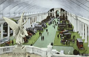 Postikortti, joka kuvaa moottoriajoneuvoja Brysselin Exposition Universellen brittiläisessä osassa vuonna 1910 tekijältä Belgian School