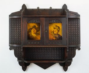 Riippuva seinäkaappi keraamisilla laatoilla, Mary Madeline Noursen kaiverrus, Artus van Brigglen (1869-1904) laatat 1887-99 (musta pähkinä ja lasitettu savi) tekijältä Benn attr.to Pitman