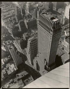 Chanin Building, New York tekijältä Berenice Abbott