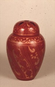 Kattila ja kansi kuparin kiilto, n. 1905-15 (keraaminen) tekijältä Bernard Moore