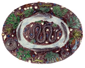Fajanssi-astia käärmeillä ja batrakeilla. Halkaisija 0,52 m 1500-luku. Toteuttanut Bernard Palissy (1510-1589) Sevres. Kansallinen keramiikkamuseo