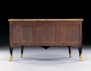 Lipasto, n. 1745 (ormolu-asennettu japanilainen lakka ja ebonoitu puu)