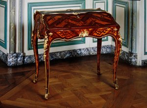 Louis XV Secretaire leimattu kirjaimilla B.V.R.B