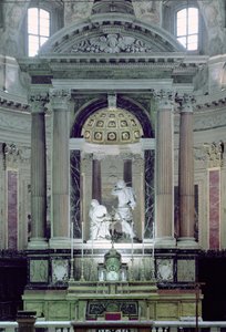 Näkymä korkealta alttarilta, joka esittää Pyhän Paavalin marttyyrikuoleman (marmori) tekijältä Bernini Algardi A. and Bitonto