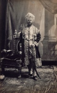 Kapurthalan maharadja Jagatjit Singh, noin 1903 (valokuva). tekijältä Bourne & Shepherd