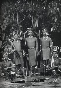 Angami Nagas täydessä puvussa, 1902