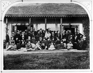 Ryhmä - Hallitustalo, n. 1871 tekijältä British Photographer