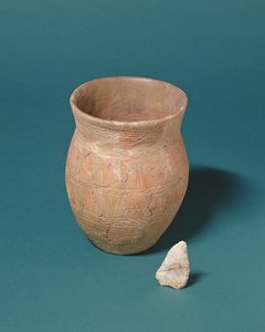 Huonekalut ja erilaiset esineet 1100- ja 1300-luvuilta
