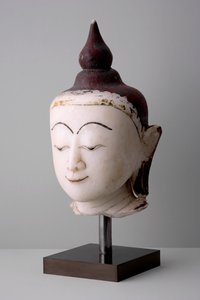 Buddhan pää, mon-tyyli (alabasteri)