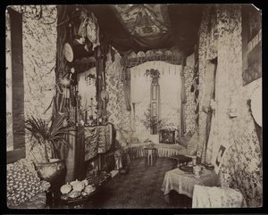 Koristeellinen olohuone Blakely Hall -asunnossa osoitteessa 11 West 45th Street, New York, 1896-98 (hopeagelatiiniprintti) tekijältä Byron Company