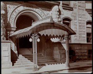 Hotel Earlingtonin sisäänkäynti, 55 West 27th Street, New York, 1906 (hopeagelatiiniprintti) tekijältä Byron Company