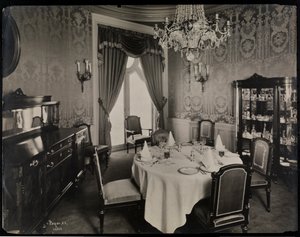Yksityinen ruokasali Hotel Knickerbockerissa, 1906 (hopeagelatiiniprintti)