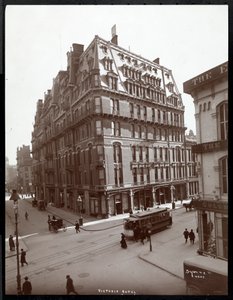 Hotel Victoria, Broadwayn ja 27th Streetin kaakkoiskulma, New York, 1900 tai 1901 (hopeagelatiiniprintti) tekijältä Byron Company
