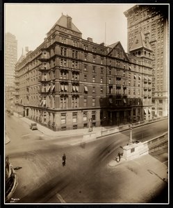Murray Hill Hotel, Park Avenue ja 40th Street, New York, 1919 (hopeagelatiiniprintti) tekijältä Byron Company