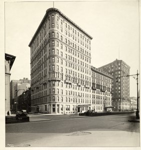 Näkymä Hotel Embassysta Broadwaylla ja 70th Streetillä, New Yorkissa, 1921 (hopeagelatiiniprintti) tekijältä Byron Company