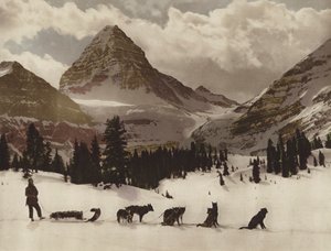 Mount Assiniboine (värikuva) tekijältä Byron Hill Harmon