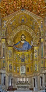 Näkymä apsisista, jossa on 1200-1300-luvun puolivälin välisenä aikana osittain paikalliset ja osittain venetsialaiset työläiset, mukaan lukien kuuluisa Christ Pantocrator (mosaiikki) toteuttamia bysanttilaisia mosaiikkeja tekijältä Byzantine