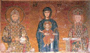 Neitsyt lapsen kanssa keisari Johannes II Comnenuksen ja hänen vaimonsa Irenen välillä, 1118. tekijältä Byzantine Master.