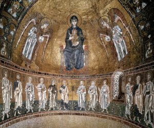 Valtaistuimella neitsyt arkkienkelien ja apostolien kanssa (mosaiikki) tekijältä Byzantine School
