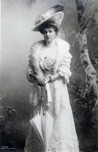 Espanjan kuningatar, Ena of Battenberg, n. 1910 (m/v kuva) tekijältä J.B. and Brown J. Rowbotham