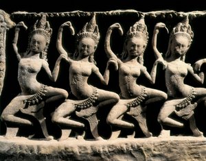 Hindu mytologia: apsarat, hyvin nuoria ja kauniita olentoja, jotka tanssivat Indran hovissa