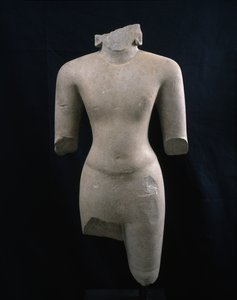 Jumaluuden vartalo (todennäköisesti Vishnu), n. 7. vuosisata (hiekkakivi)