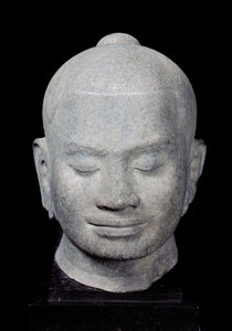 Kuningas Jayavarman VII:n (1181-1218) Bayon Stylen pää, Preah Khan, 1100-1300-luku (hiekkakivi)
