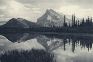 Kanadan Kalliovuoret: Banff ja Vermillion Lakes (s/w-kuva): Mount Rundle, Banff ja Vermillion Lakes (s/w-kuva) tekijältä Canadian Photographer