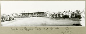 Egyptiläisten joukkojen ja mattojen paraati, Kairo, syyskuu 1917 tekijältä Capt. Arthur Rhodes