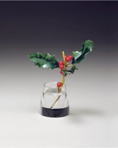 Holly spray kapenevassa maljakossa, n. 1890 tekijältä Carl Fabergé