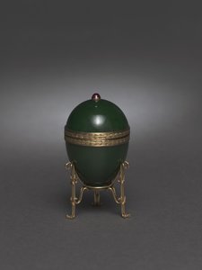 Jade Egg jalustalla, vuoden 1900 jälkeen