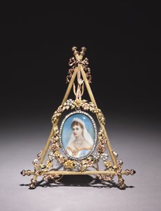 Kolmion muotoinen kehys tsaaritar Alexandra Feodorovnan muotokuvalla, 1896-1908 tekijältä Carl Fabergé