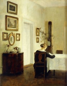 Nainen pöydän ääressä sisätiloissa tekijältä Carl Holsoe