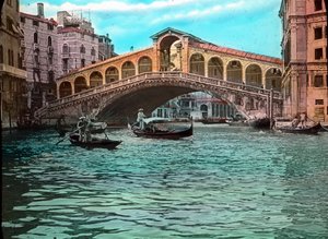 Italia, Venetsia, Rialton silta ja Canal Grande, kuvan päivämäärä: noin 1910. Carl Simonin arkisto tekijältä Carl Simon