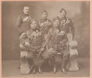 Kuninkaan intiaanien järjestysupseerit Gurkha-rykmenteistä