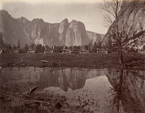 Cathedral Rocks, Yosemite, n. 1872, painettu n. 1876. tekijältä Carleton E. Watkins.