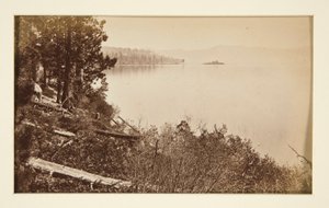 Neljä rautatiekohtausta ja neljä näkymää Tahoe-järvelle: Lake Tahoe Artist Rocksilta tekijältä Carleton E. Watkins