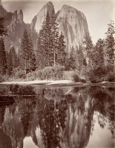 Peilinäkymä Cathedral Rocksille, Yosemite, n. 1872, painettu n. 1876.